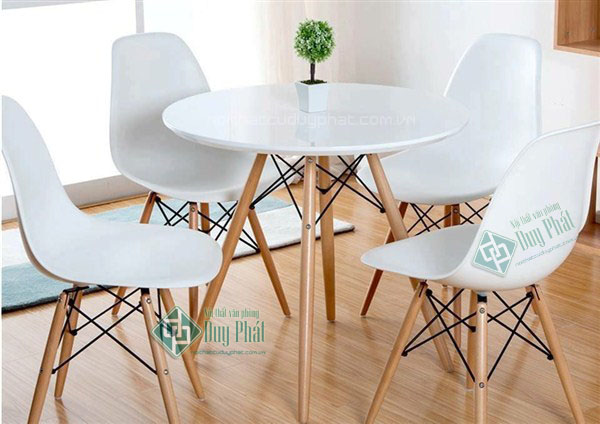 Mẫu bàn ghế cafe đẹp chân gỗ chéo vô cùng thông minh ở thiết kế nhỏ gọn tiết kiệm không gian